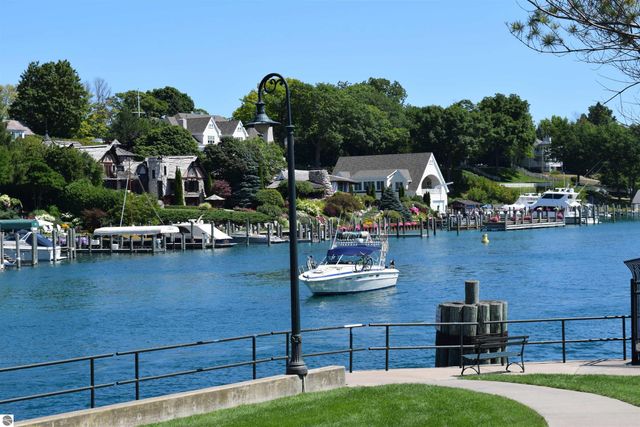 206 W Carpenter Street, Charlevoix, MI 49720