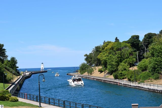 206 W Carpenter Street, Charlevoix, MI 49720