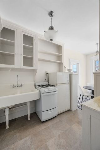 42 Linnaean St 15, Cambridge, MA 02138