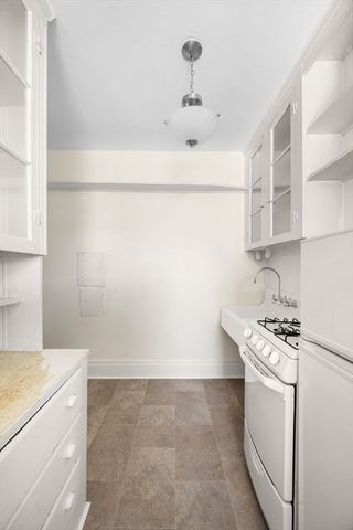 42 Linnaean St 15, Cambridge, MA 02138