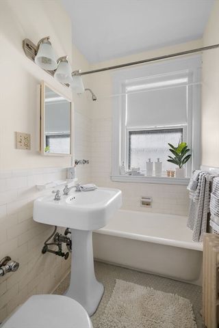 42 Linnaean St 15, Cambridge, MA 02138
