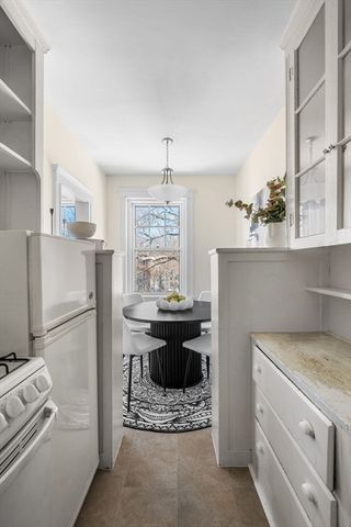 42 Linnaean St 15, Cambridge, MA 02138