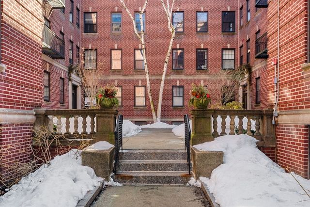 42 Linnaean St 15, Cambridge, MA 02138
