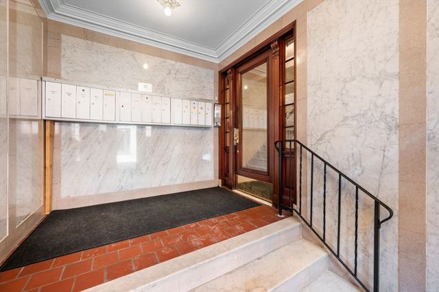 42 Linnaean St 15, Cambridge, MA 02138