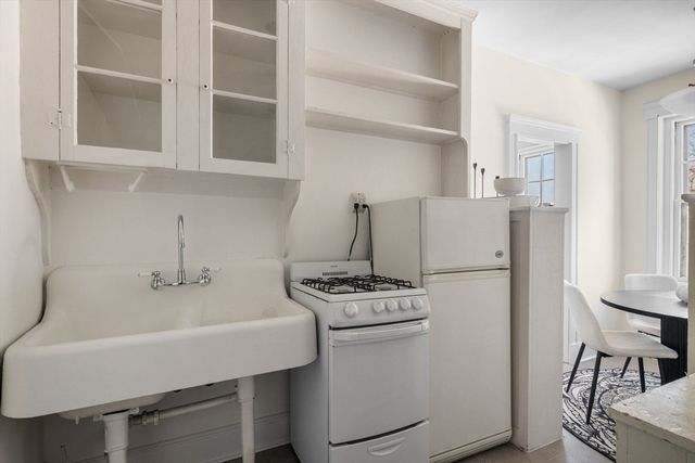 42 Linnaean St 15, Cambridge, MA 02138