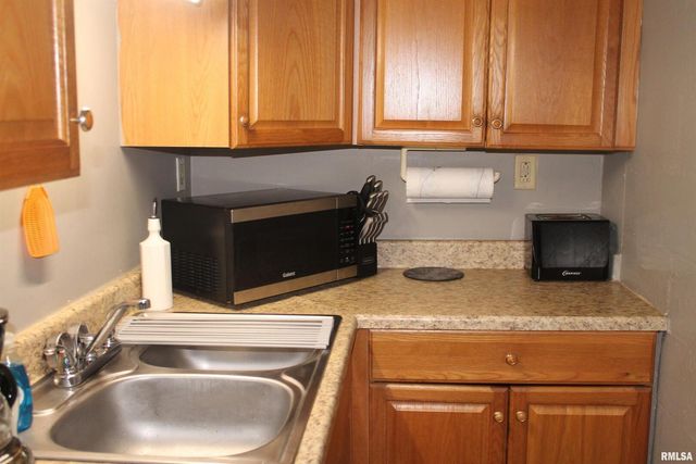 605 W Freeman Street, Carbondale, IL 62901