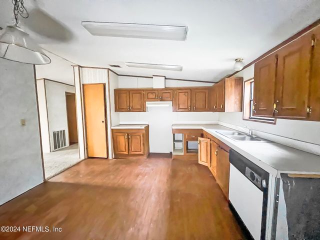 8435 MONCRIEF-DINSMORE Road, Jacksonville, FL 32219