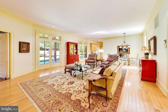 9001 PERSIMMON TREE RD, Potomac, MD 20854