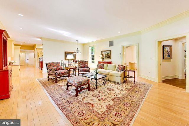 9001 PERSIMMON TREE RD, Potomac, MD 20854
