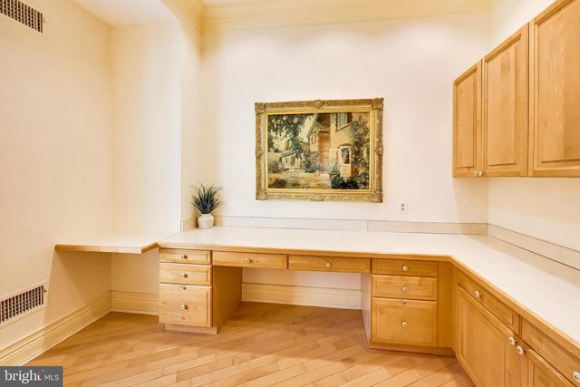9001 PERSIMMON TREE RD, Potomac, MD 20854