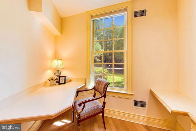9001 PERSIMMON TREE RD, Potomac, MD 20854