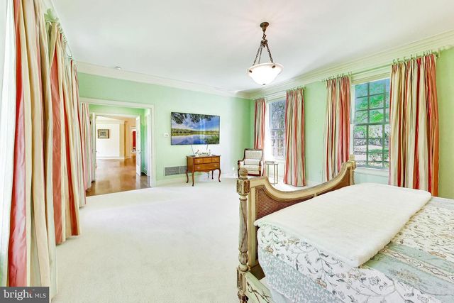 9001 PERSIMMON TREE RD, Potomac, MD 20854