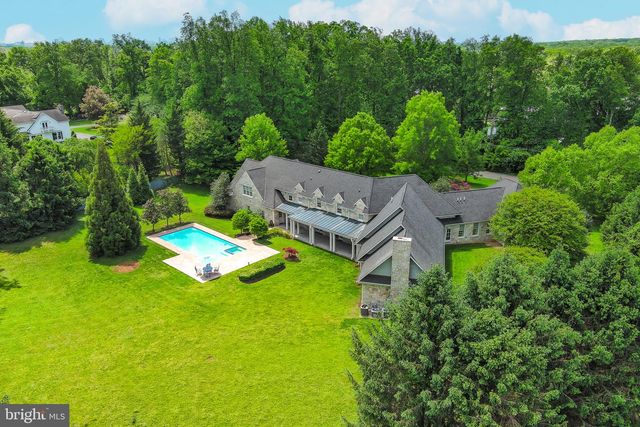 9001 PERSIMMON TREE RD, Potomac, MD 20854