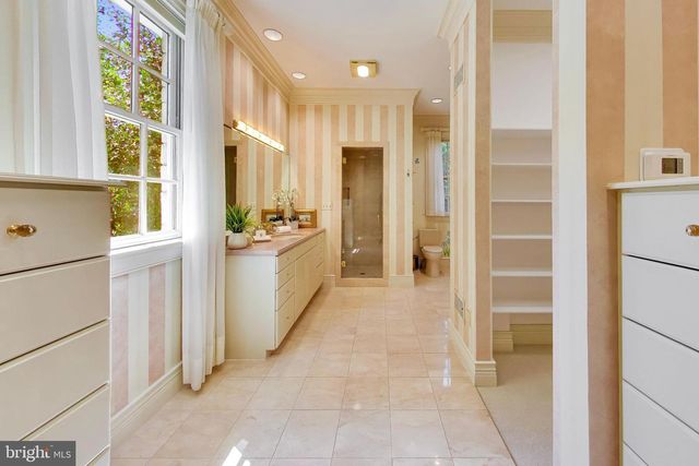 9001 PERSIMMON TREE RD, Potomac, MD 20854