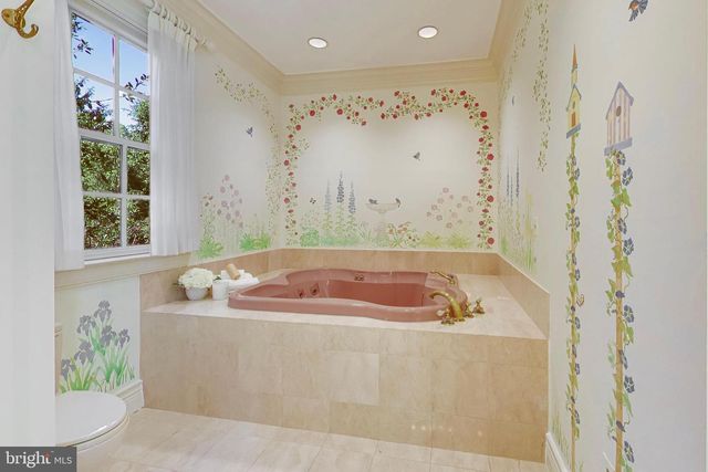 9001 PERSIMMON TREE RD, Potomac, MD 20854