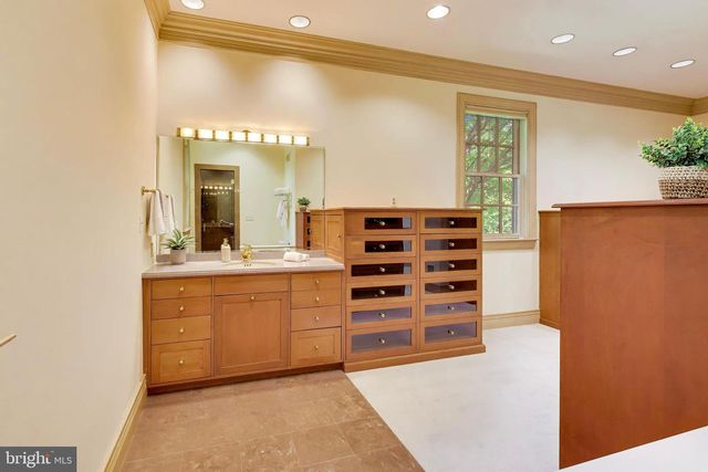 9001 PERSIMMON TREE RD, Potomac, MD 20854