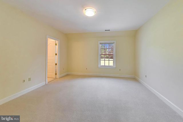 9001 PERSIMMON TREE RD, Potomac, MD 20854
