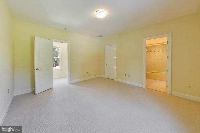 9001 PERSIMMON TREE RD, Potomac, MD 20854