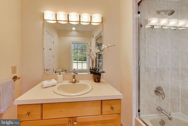 9001 PERSIMMON TREE RD, Potomac, MD 20854