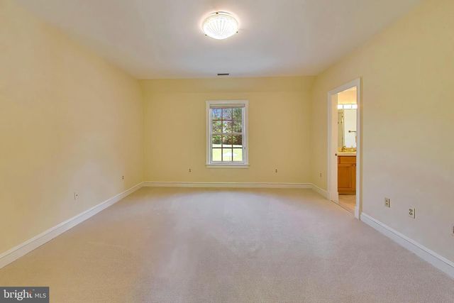 9001 PERSIMMON TREE RD, Potomac, MD 20854