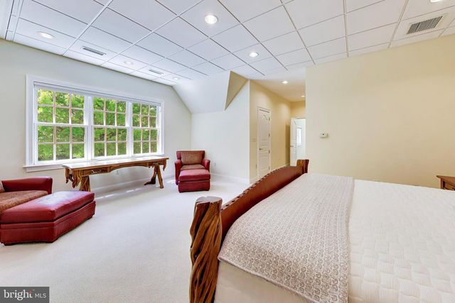 9001 PERSIMMON TREE RD, Potomac, MD 20854