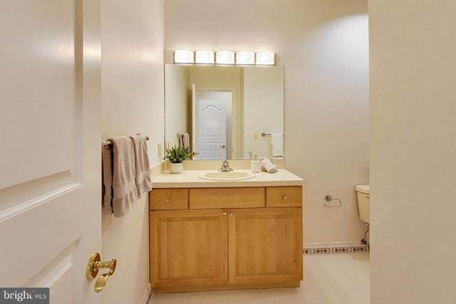 9001 PERSIMMON TREE RD, Potomac, MD 20854