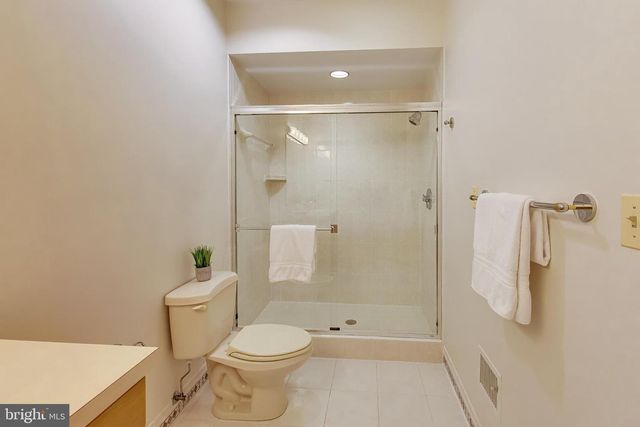 9001 PERSIMMON TREE RD, Potomac, MD 20854
