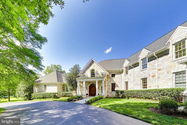 9001 PERSIMMON TREE RD, Potomac, MD 20854