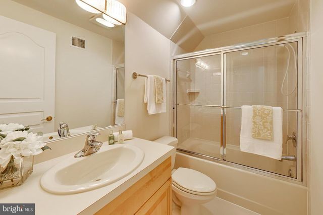 9001 PERSIMMON TREE RD, Potomac, MD 20854