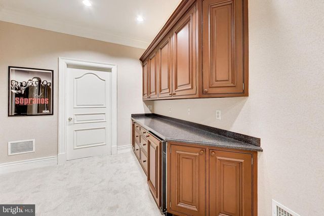 9001 PERSIMMON TREE RD, Potomac, MD 20854