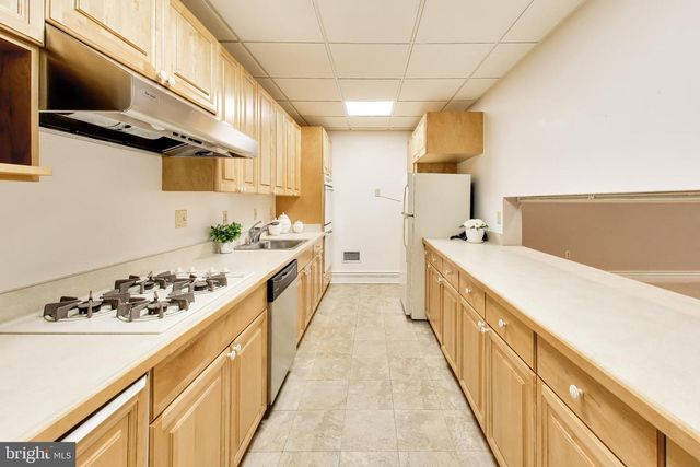 9001 PERSIMMON TREE RD, Potomac, MD 20854