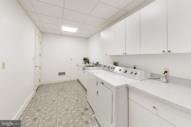 9001 PERSIMMON TREE RD, Potomac, MD 20854