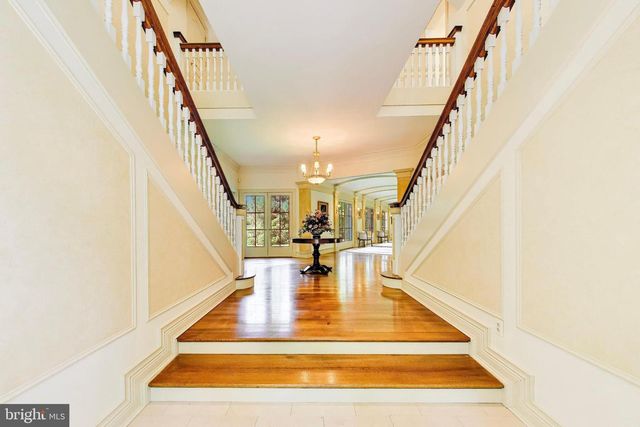 9001 PERSIMMON TREE RD, Potomac, MD 20854