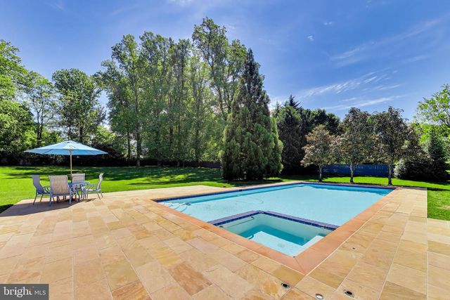 9001 PERSIMMON TREE RD, Potomac, MD 20854