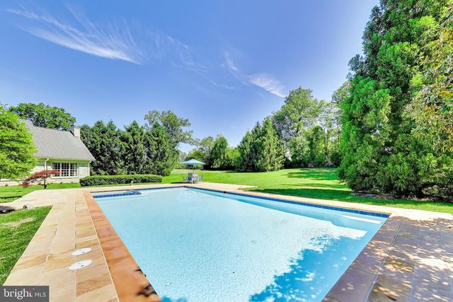 9001 PERSIMMON TREE RD, Potomac, MD 20854