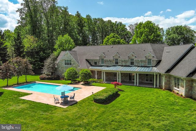 9001 PERSIMMON TREE RD, Potomac, MD 20854