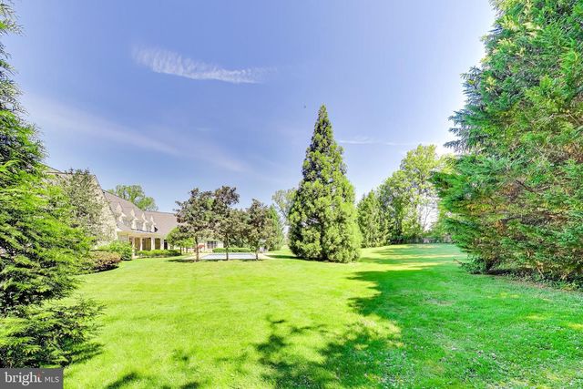 9001 PERSIMMON TREE RD, Potomac, MD 20854