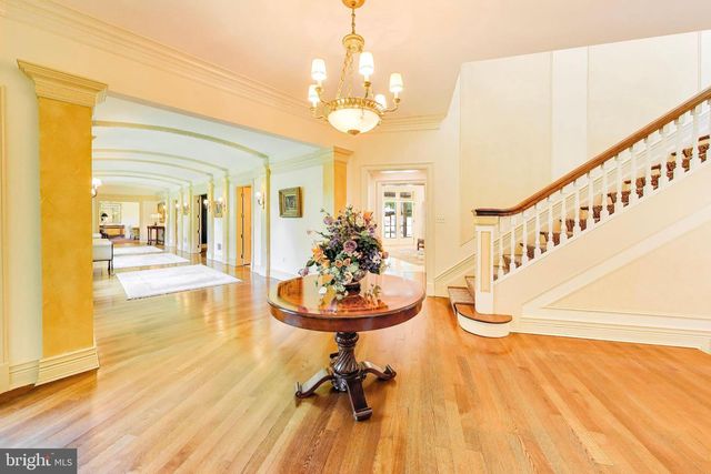 9001 PERSIMMON TREE RD, Potomac, MD 20854