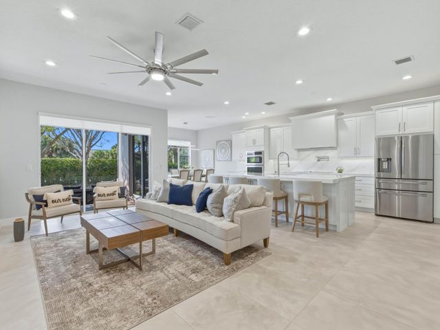 34 Lancaster Road, Boynton Beach, FL 33426