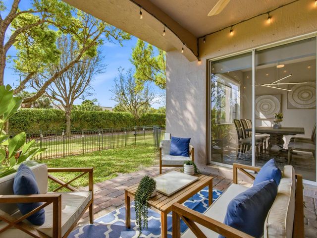 34 Lancaster Road, Boynton Beach, FL 33426