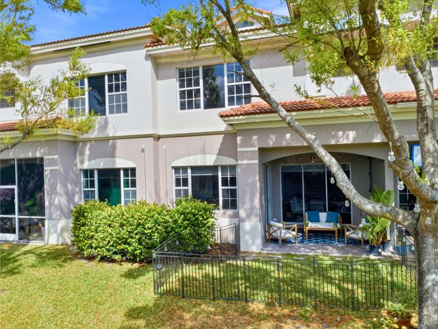 34 Lancaster Road, Boynton Beach, FL 33426