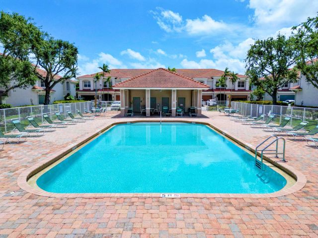 34 Lancaster Road, Boynton Beach, FL 33426