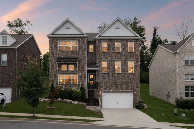 280 Blackpool Dr, Nashville, TN 37211