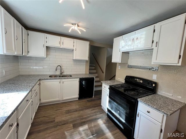 2390 Teakwood Manor Drive, Florissant, MO 63031