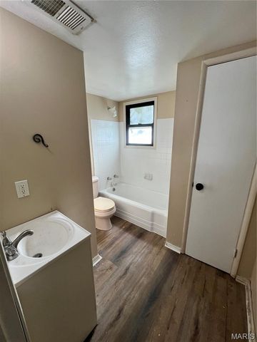 2390 Teakwood Manor Drive, Florissant, MO 63031