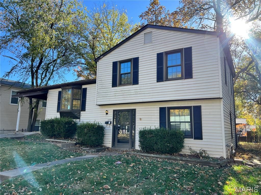 2390 Teakwood Manor Drive, Florissant, MO 63031