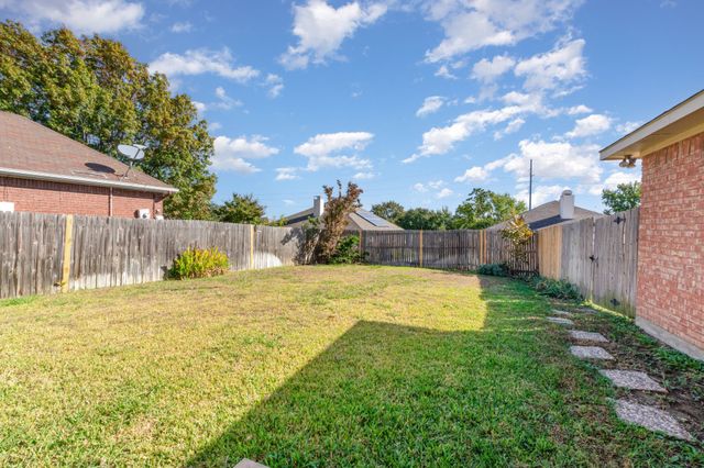 964 Camden Drive, Lewisville, TX 75067