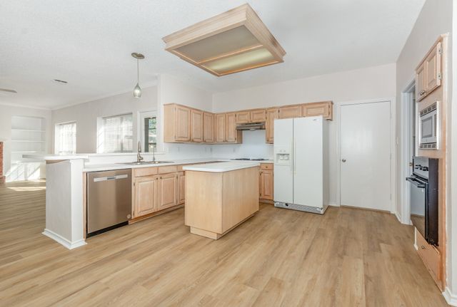 964 Camden Drive, Lewisville, TX 75067