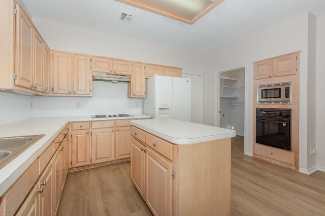 964 Camden Drive, Lewisville, TX 75067