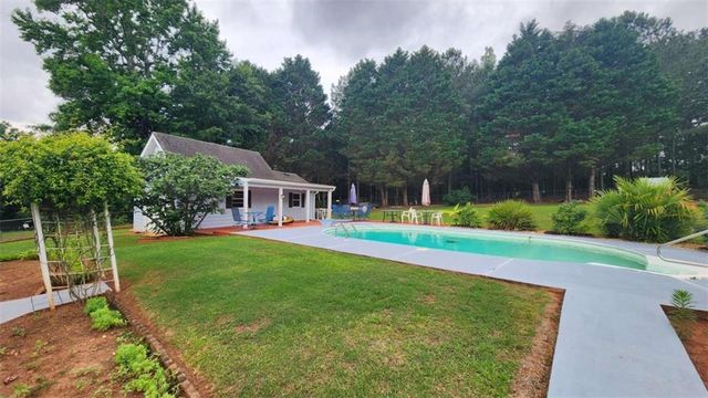 390 Lake Ridge Court, Mcdonough, GA 30252